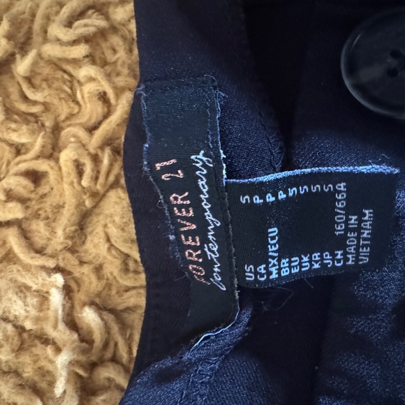 Black shorts - Picture 2 of 3